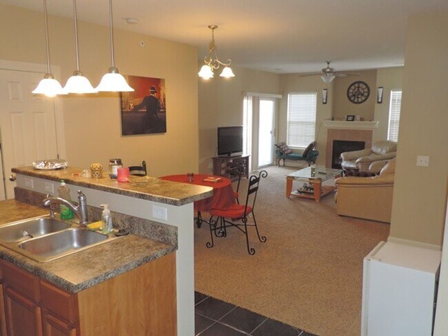 Building Photo - $2000 | 3 Bedroom, 2 Bathroom Condo | No P...