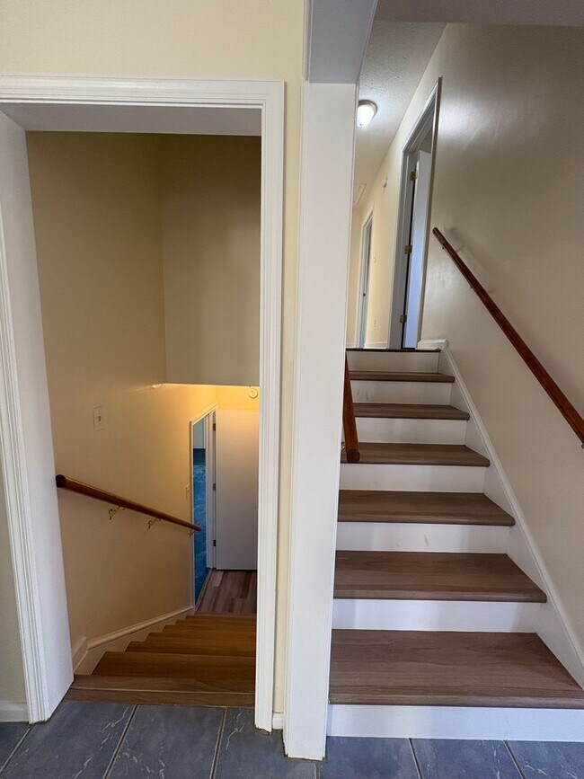 Building Photo - Spacious split level in Campell County near Waterlick/Leesville Rd