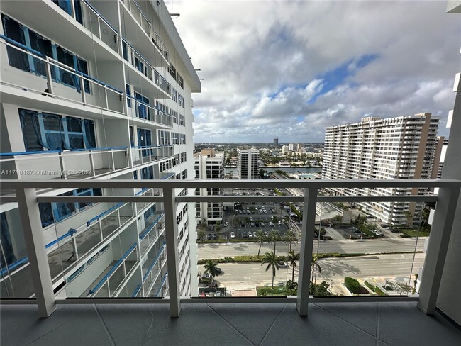 Building Photo - 2030 S Ocean Dr