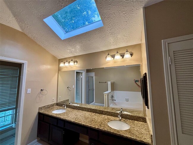 Building Photo - 12702 Meadway Ct
