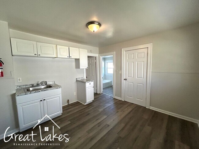 Building Photo - Charming 2 Bedroom 1 Bathroom now availabl...