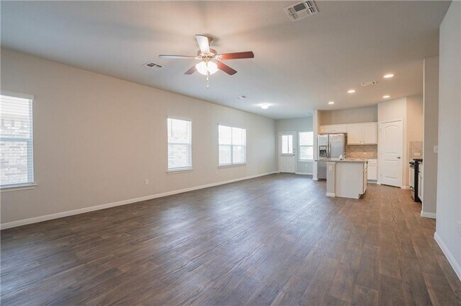Building Photo - Beautiful and Spacious 4 BR / 3 BA Home fo...