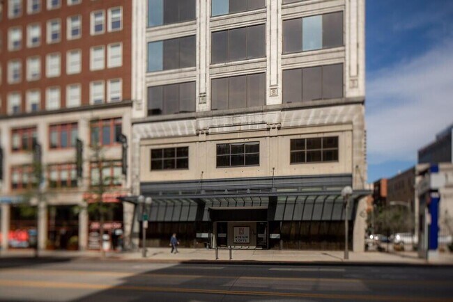 Building Photo - 106 N High St