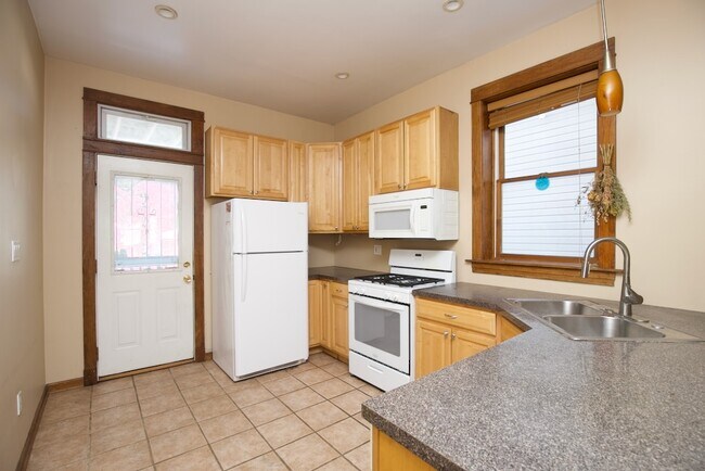 Building Photo - 1002 Beloit Ave