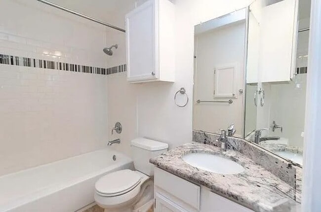 Building Photo - Updated Top-Floor Condo in Boulder’s Powde...