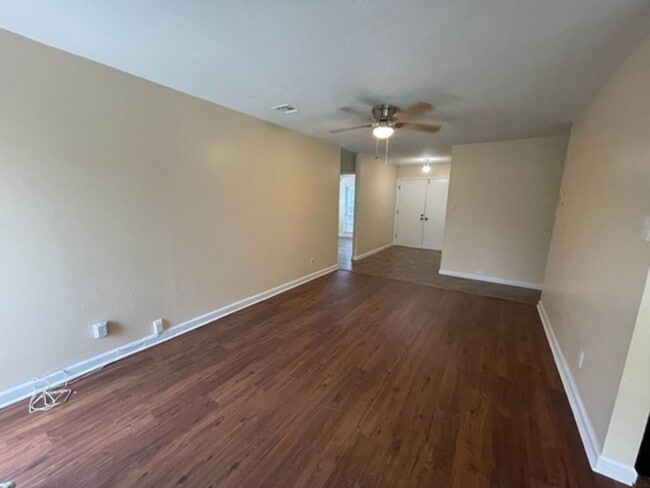 Building Photo - Nice One Story 3 bedroom 2 bath