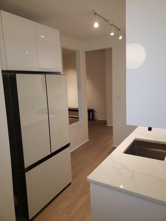 Building Photo - 135 Van Wagenen Ave