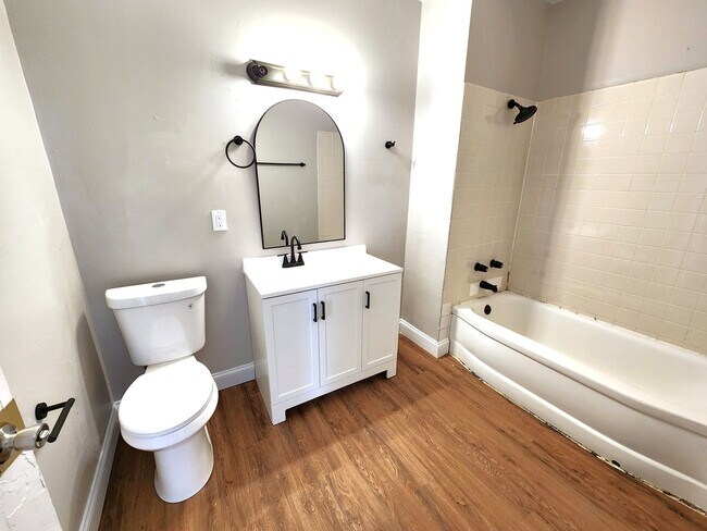 Building Photo - ENTEGJ - 3027-3029 N Holton Ave