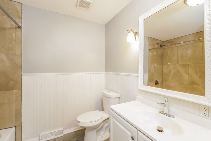 Building Photo - 608 SW Merritt St