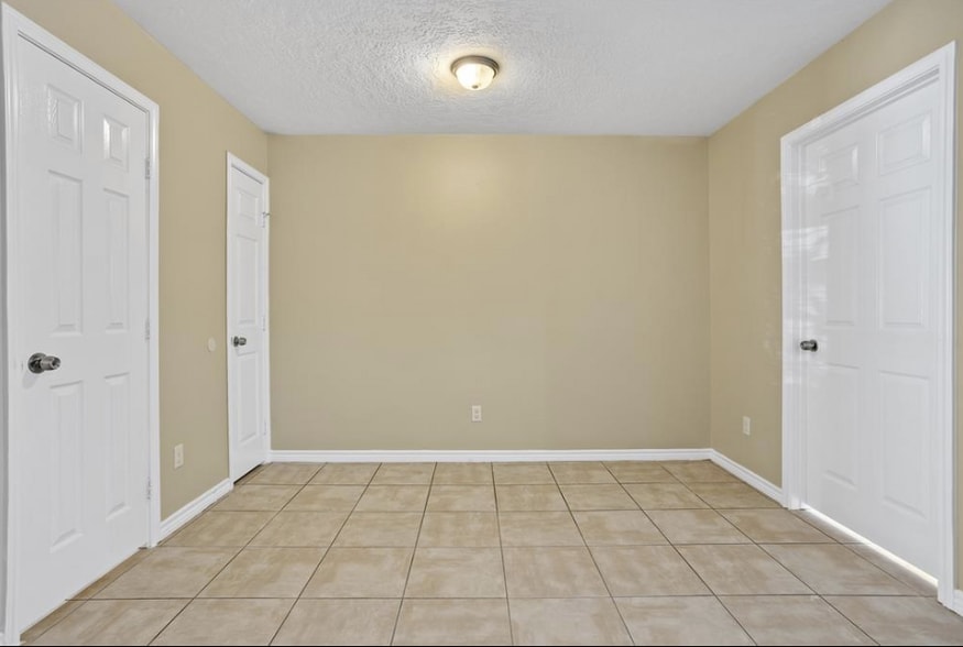 Dining Room with yet another closet. - 605 Center St