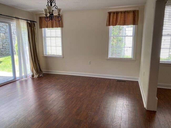 Building Photo - 807 Ledgewood Way