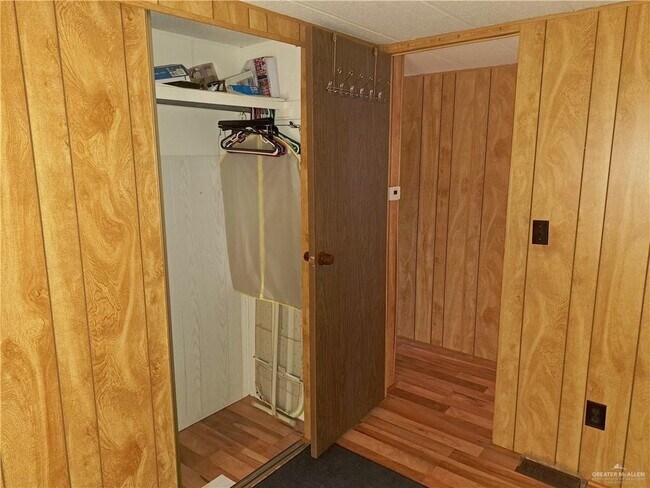 Building Photo - 402 Cory Dr