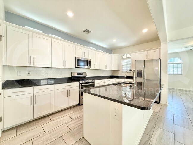 Building Photo - 3726 E Dogwood Dr