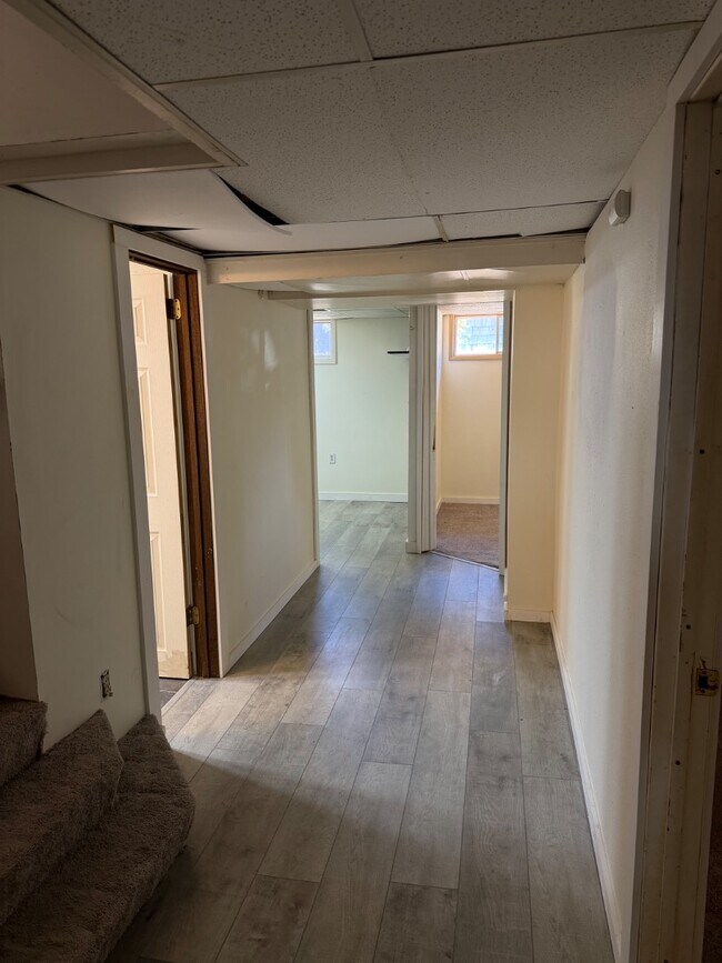 Building Photo - 2015 NW Van Buren Ave