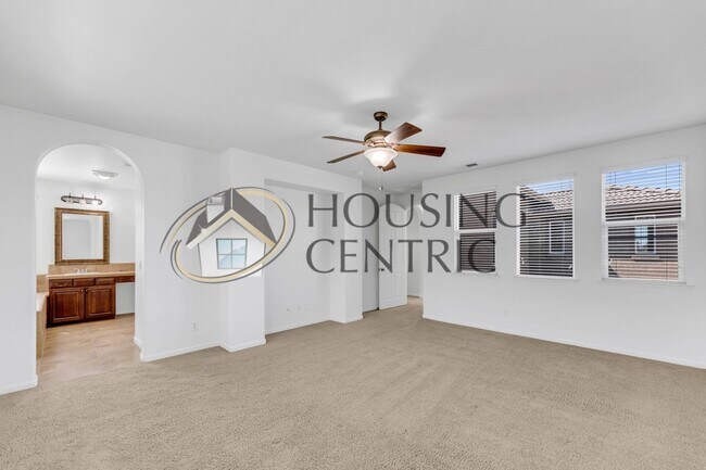 Building Photo - Beautiful Executive Home w/ Pool on 1/2 Ac...