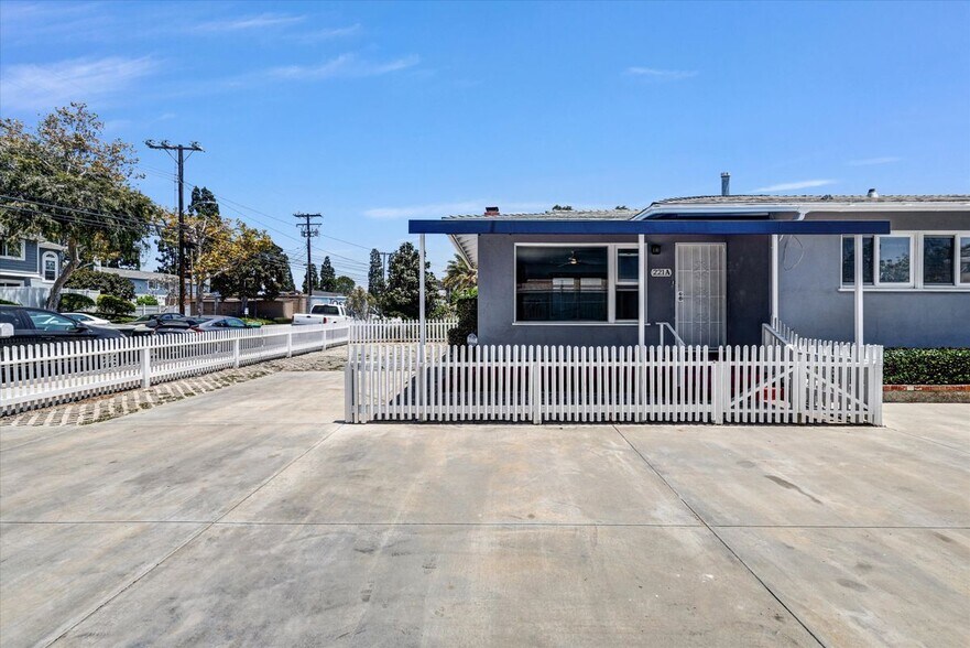 Building Photo - 221 Avocado St
