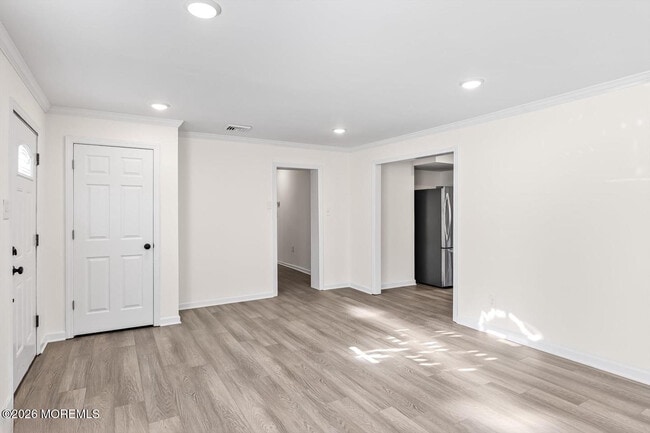 Building Photo - 837 Forest Ave