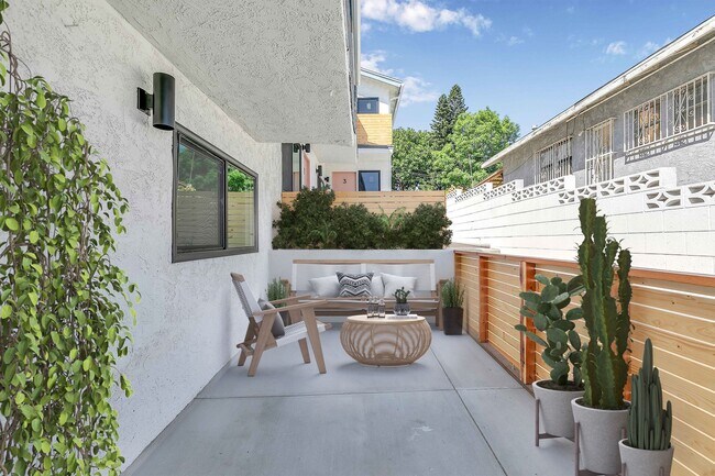 Building Photo - Experience Modern Echo Park Living with St...