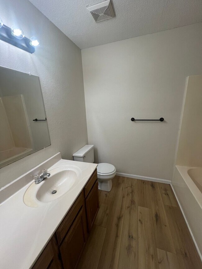 Building Photo - 2511-2511 Carnation Dr