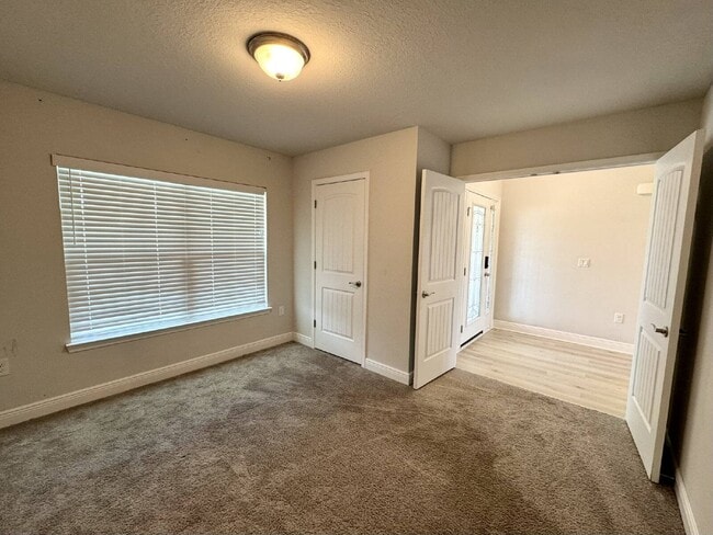 Building Photo - 3851 Redbud Wy