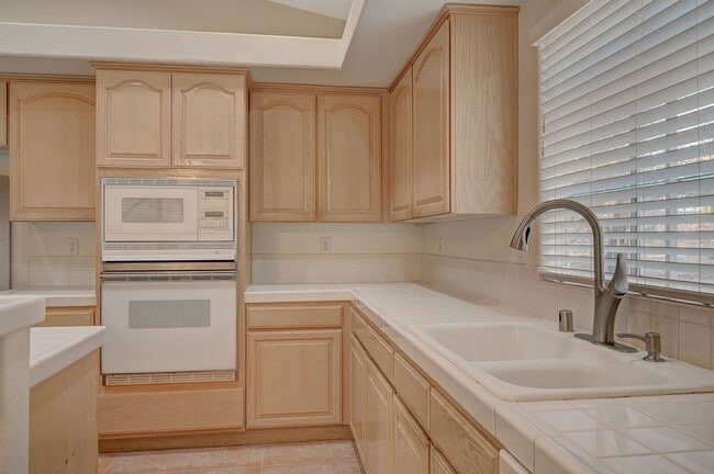 Building Photo - Great Calico Ridge Home