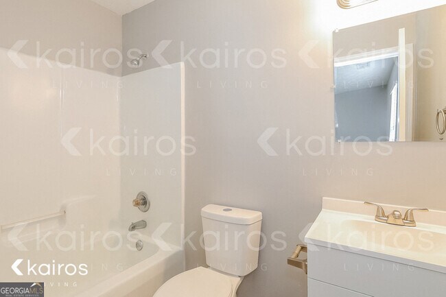 Building Photo - 415 Deer Park Dr