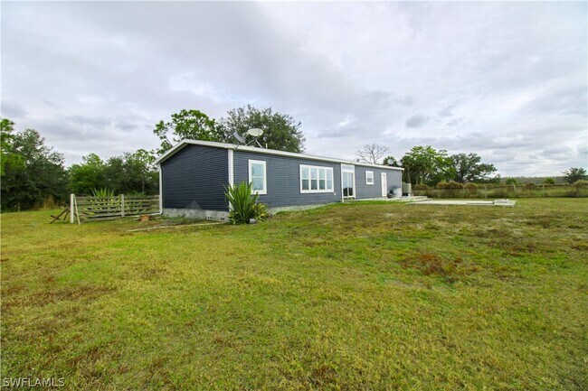 Building Photo - 4660 43rd Ave NE