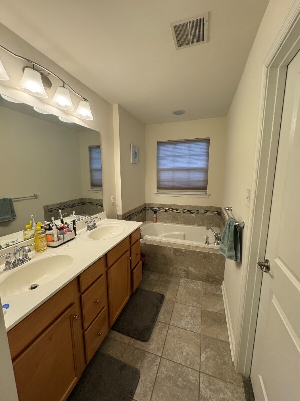 Building Photo - 721 Bender Rd