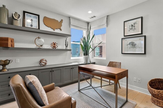 Building Photo - FURNISHED MODEL TOWNHOME IN HOA COMMUNITY