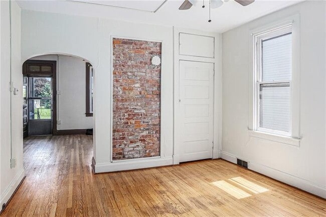 Building Photo - 4727 5th Ave