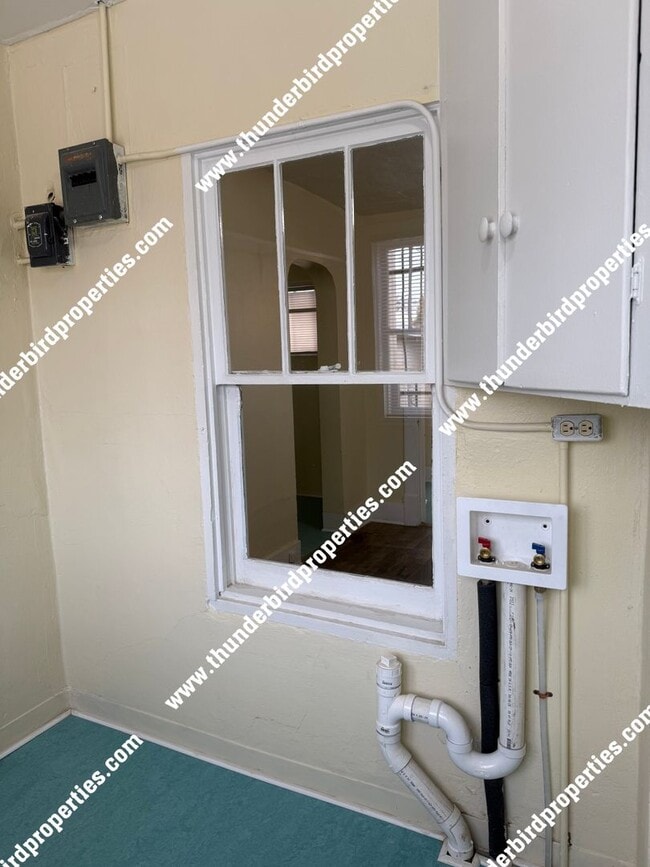 Building Photo - CNM/UNM Area