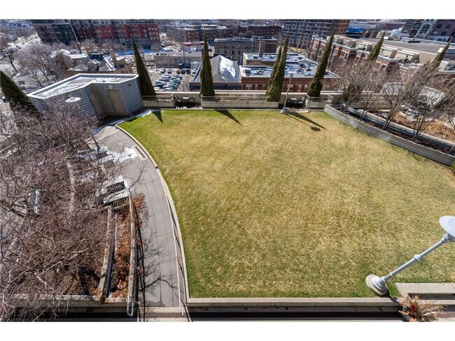 Building Photo - 929 Portland Ave