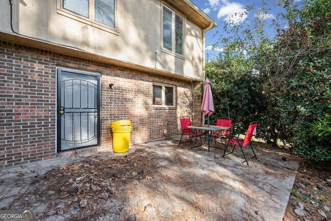 Building Photo - 2127 Golfview Dr SE