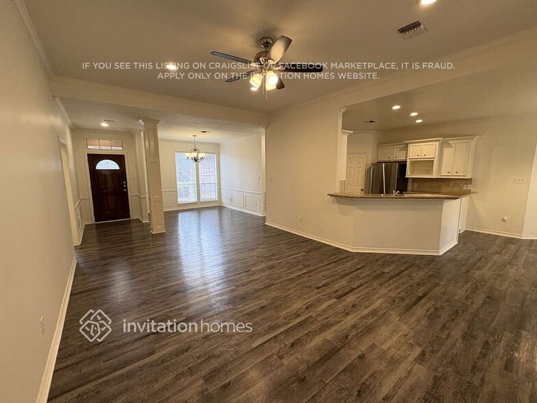 Building Photo - 3227 Hemingway Dr