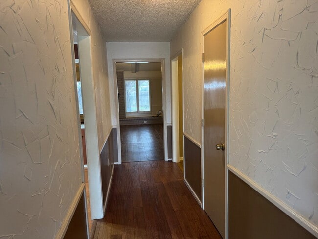 Building Photo - "Spacious 3-Bedroom with 2 Full Baths in P...