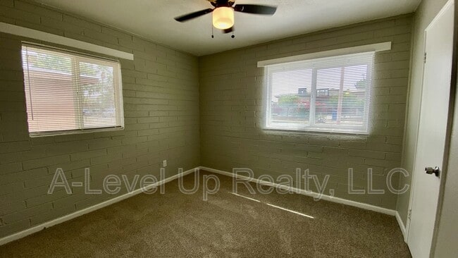 Building Photo - 3043 E Proctor Vista