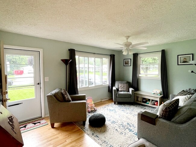 Building Photo - 3656 Wedgewood Dr SW