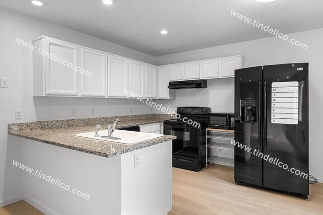 Building Photo - Spacious 3BR w/ Fenced Backyard w/ Deck – ...