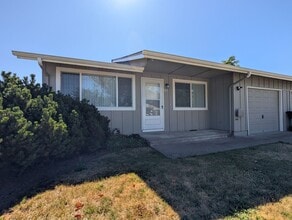 Building Photo - Newly Remodeled 2-Bedroom, 1-Bath Duplex in Thurston Area of Springfield!