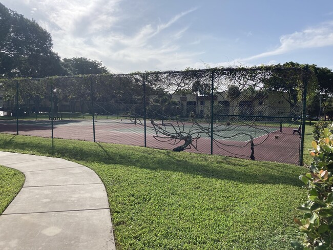 Tennis court - 824 SW 9th Street Cir