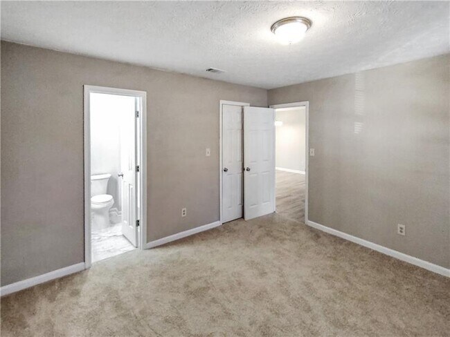 Building Photo - 220 Peach Forest Pl