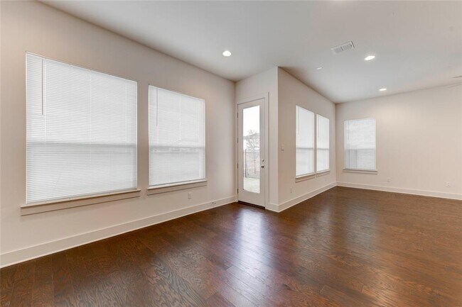 Building Photo - 1531 N Red Bud Ln