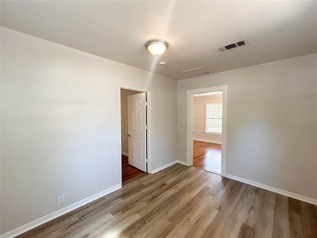 Building Photo - 608 W Lake St