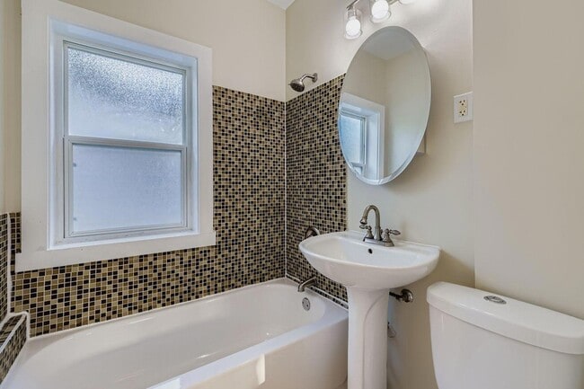 Building Photo - 1683 Minnehaha Ave E