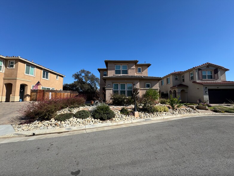 House Front - 2020 Brentwood Pl