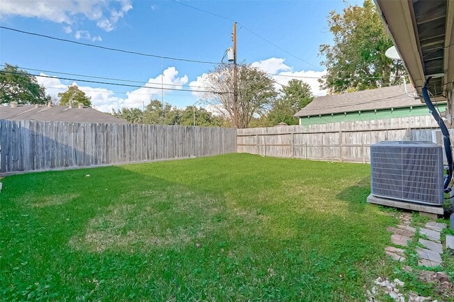 Building Photo - 6018 Berendo St