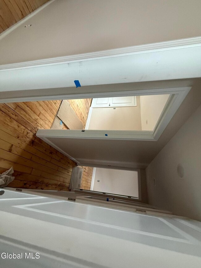 Building Photo - 253 6th Ave