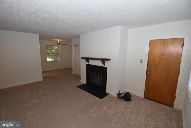 Building Photo - 2801 Arlington Blvd