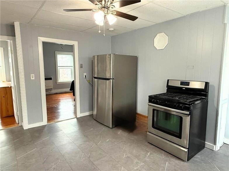Building Photo - 53 Hadwin St
