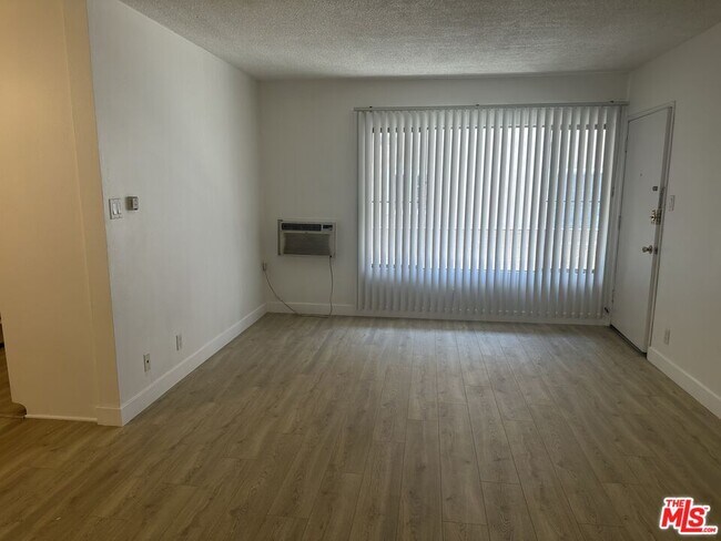 Building Photo - 428 S Wilton Pl